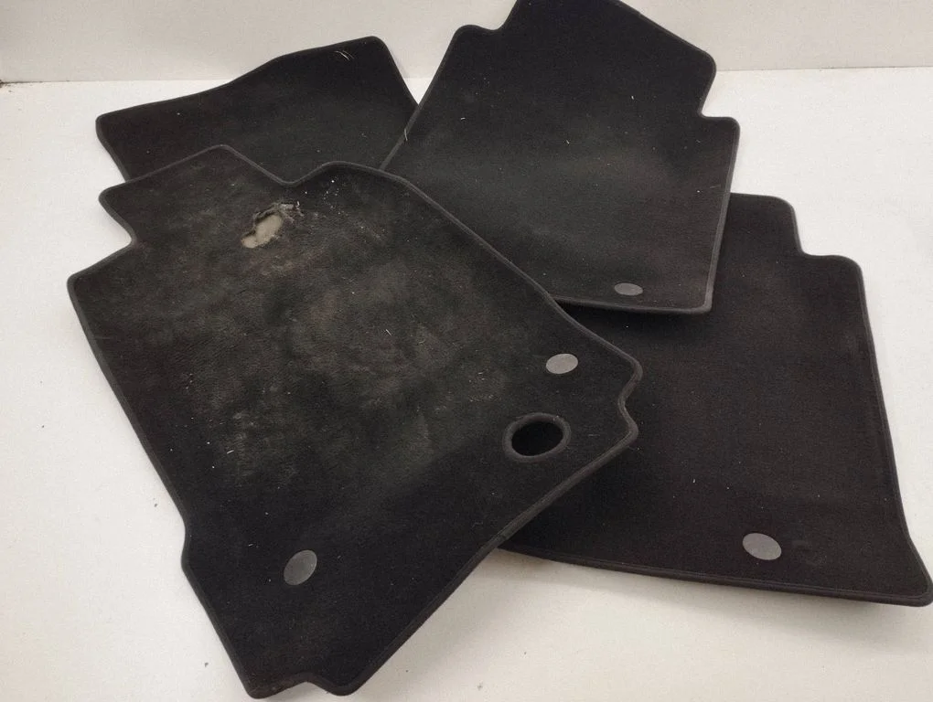 Car floor mat set 072134200