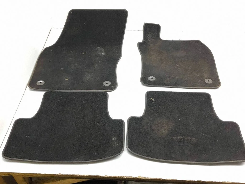 Car floor mat set 575863011A