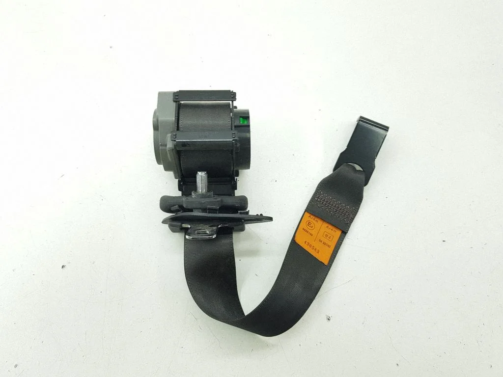 Third row seat belt 430583