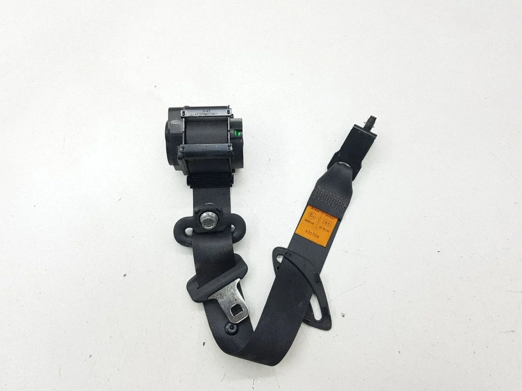 Third row seat belt 431709