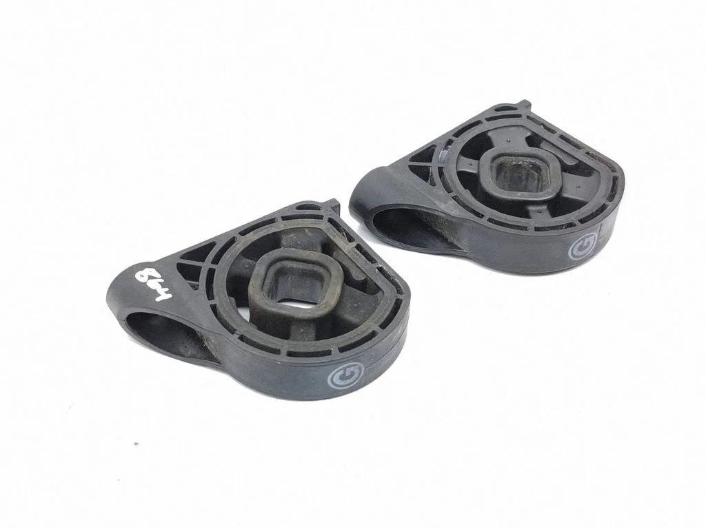 Radiator mount bracket