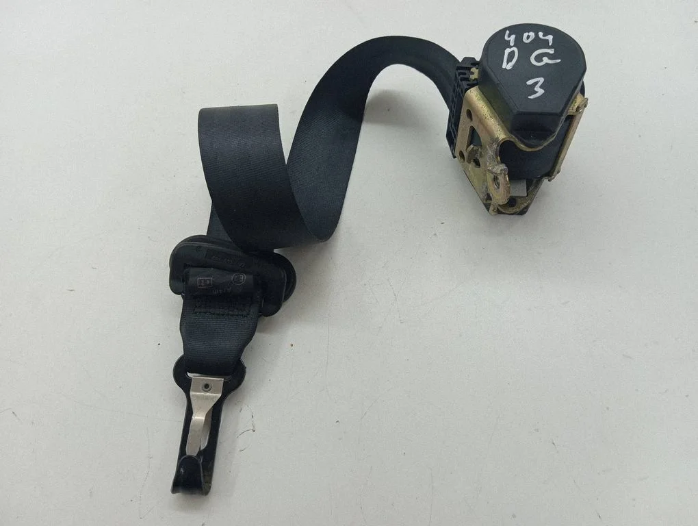 Third row seat belt A508366