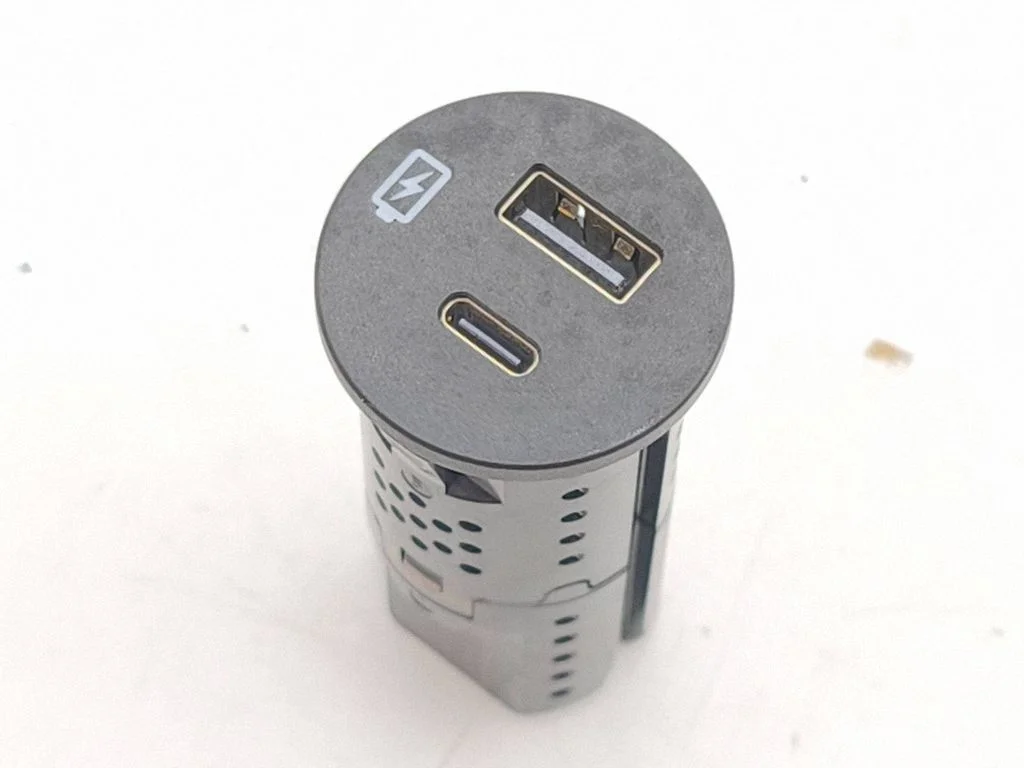 Gniazdo USB – Ford Mustang Mach-E (2020-)
