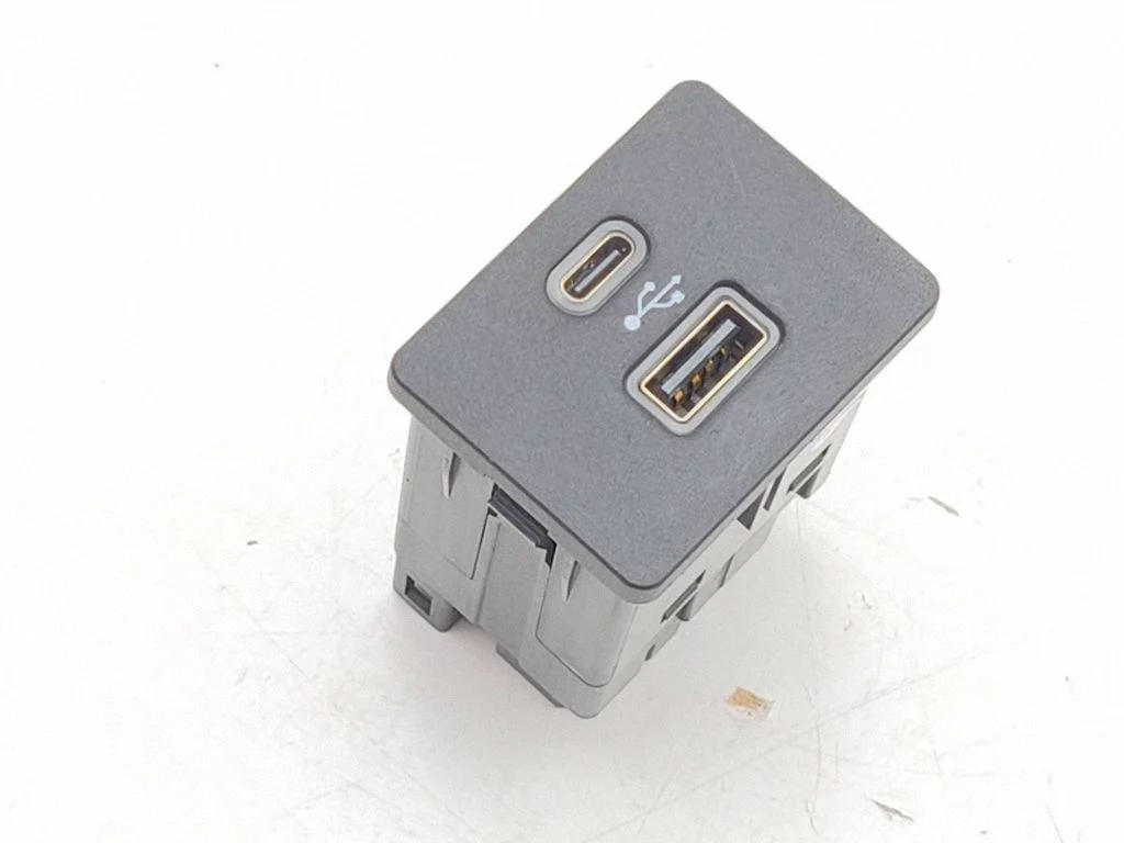 Gniazdo USB ML3T14F014AC
