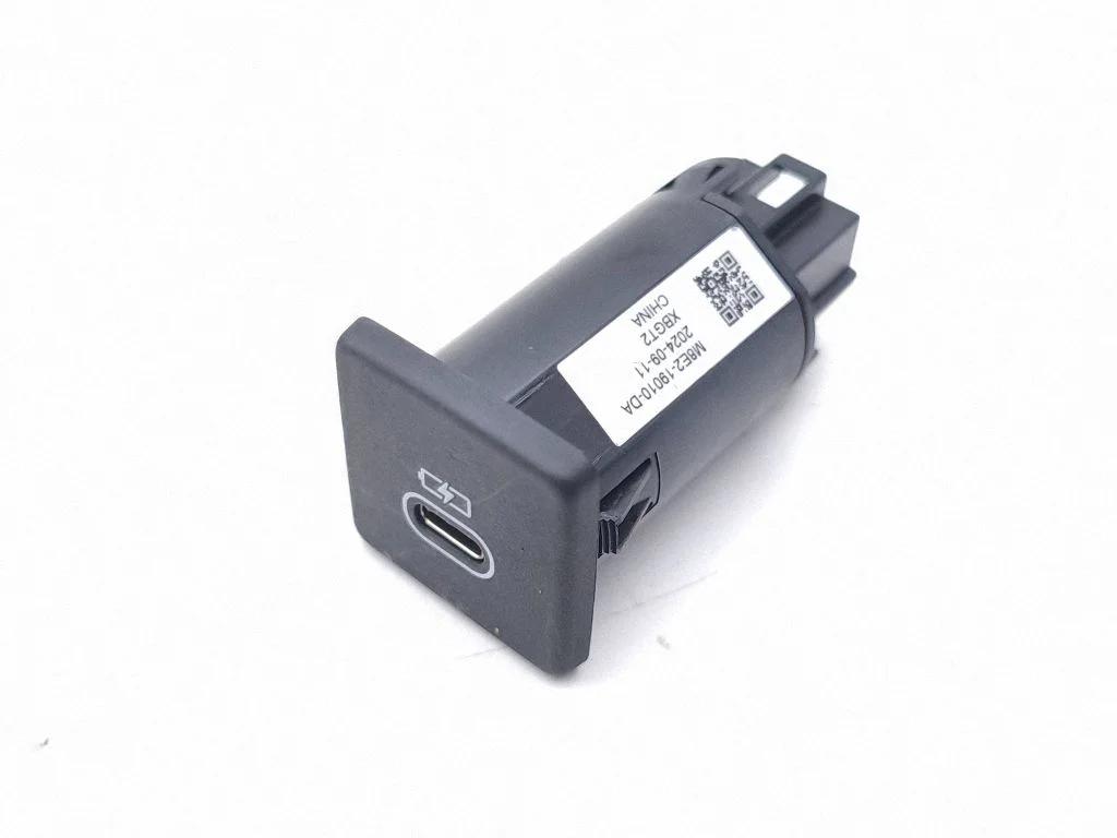 USB ligzda M8E219010DA
