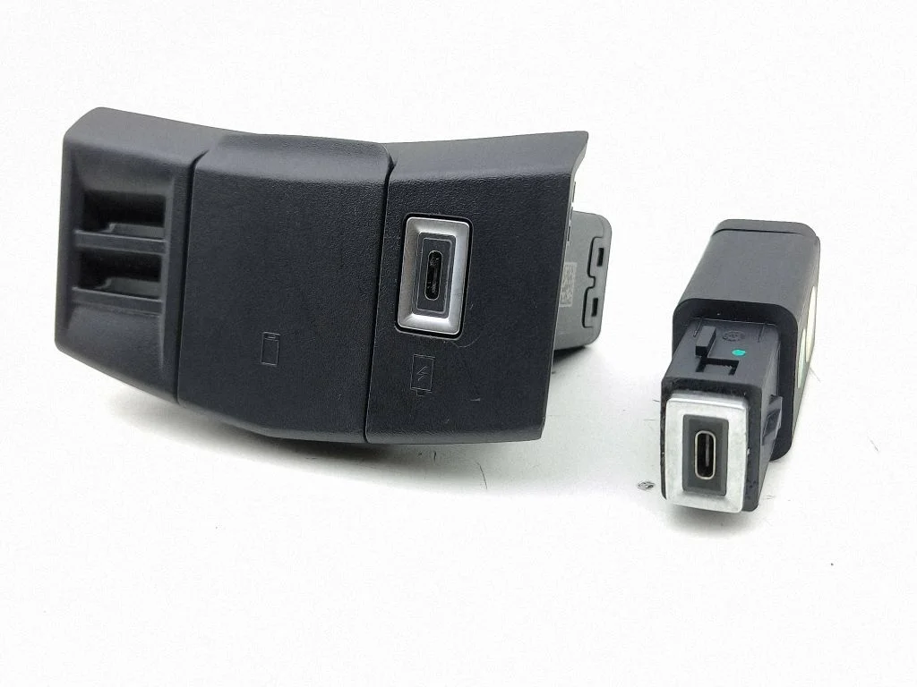 USB-pesa 98483947V