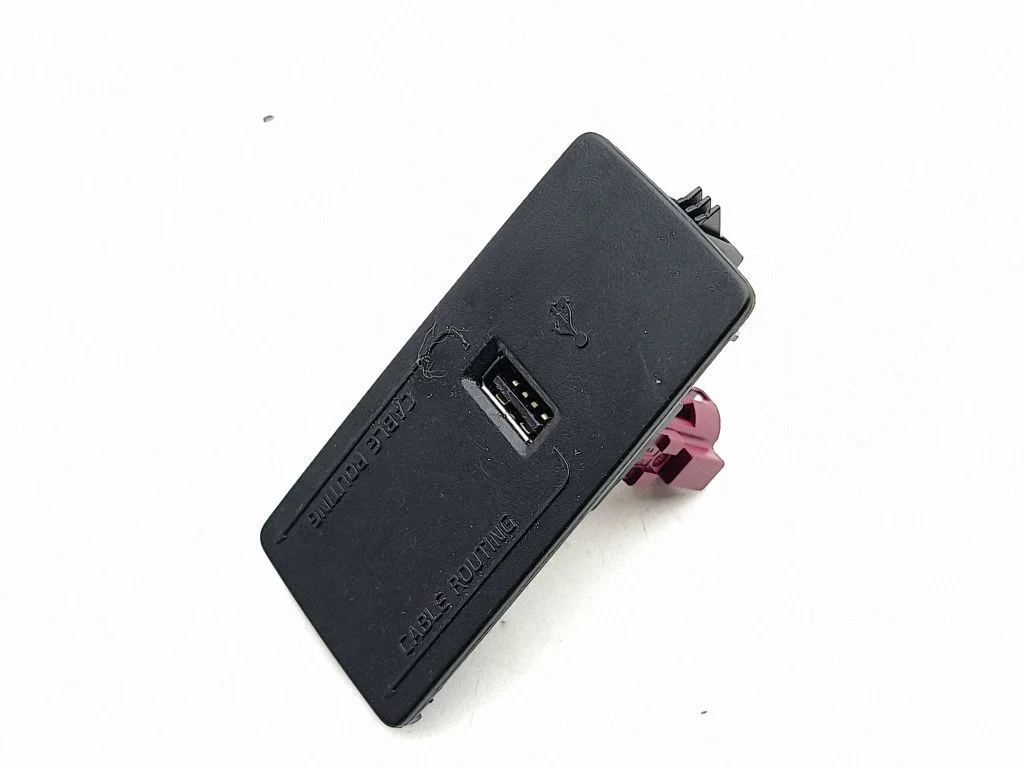 USB-pesa – Volvo S90, V90 (2016-)