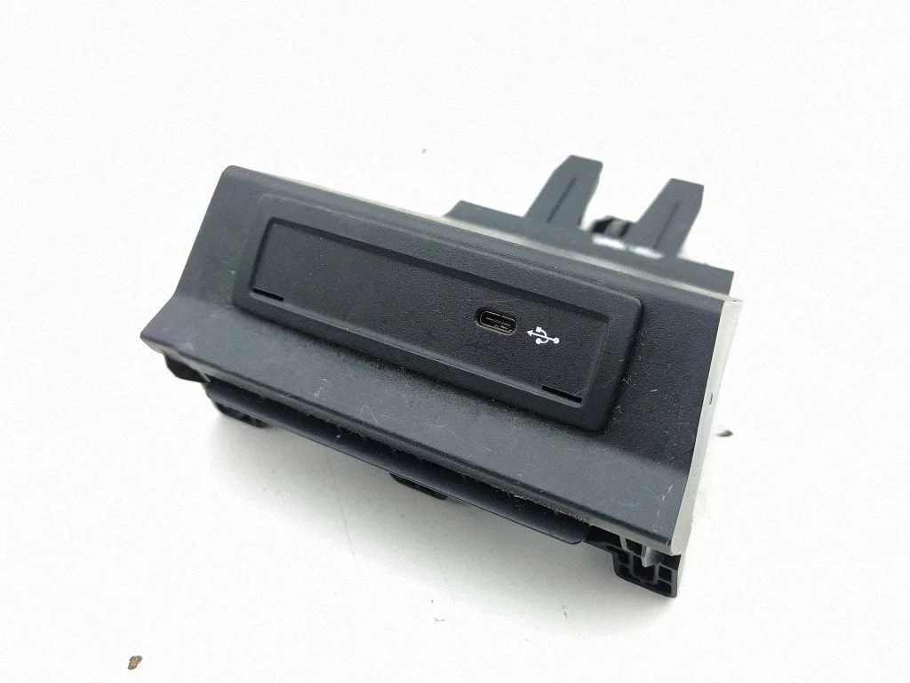 USB socket connector – Mercedes-Benz A-Class W177 AMG (2018-)