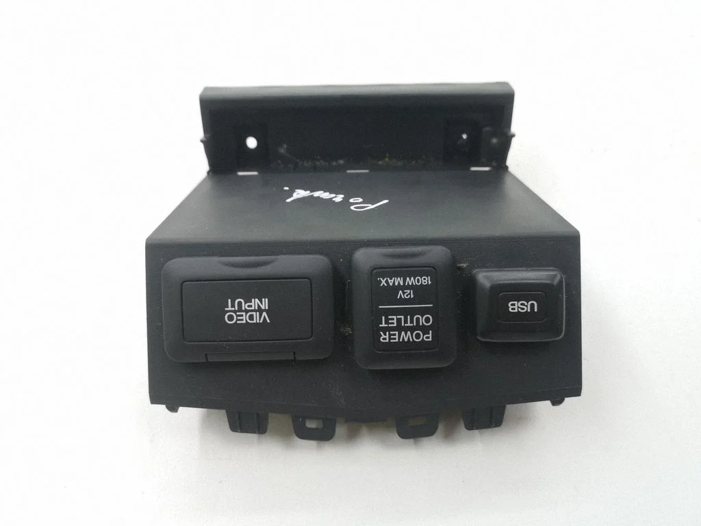USB socket connector – Honda CR-V (2013-2016)