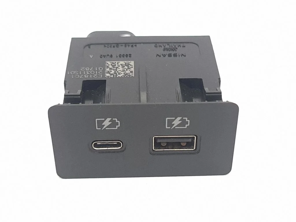 Gniazdo USB 253316UA0