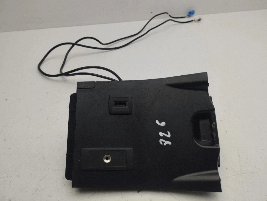 USB socket connector – Mercedes-Benz B-Class W246 W242 (2011-2017)