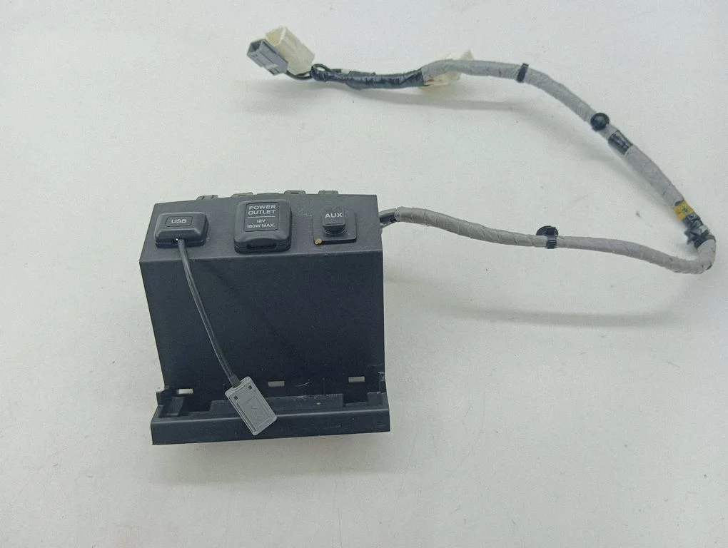 USB socket connector – Honda CR-V (2013-2016)