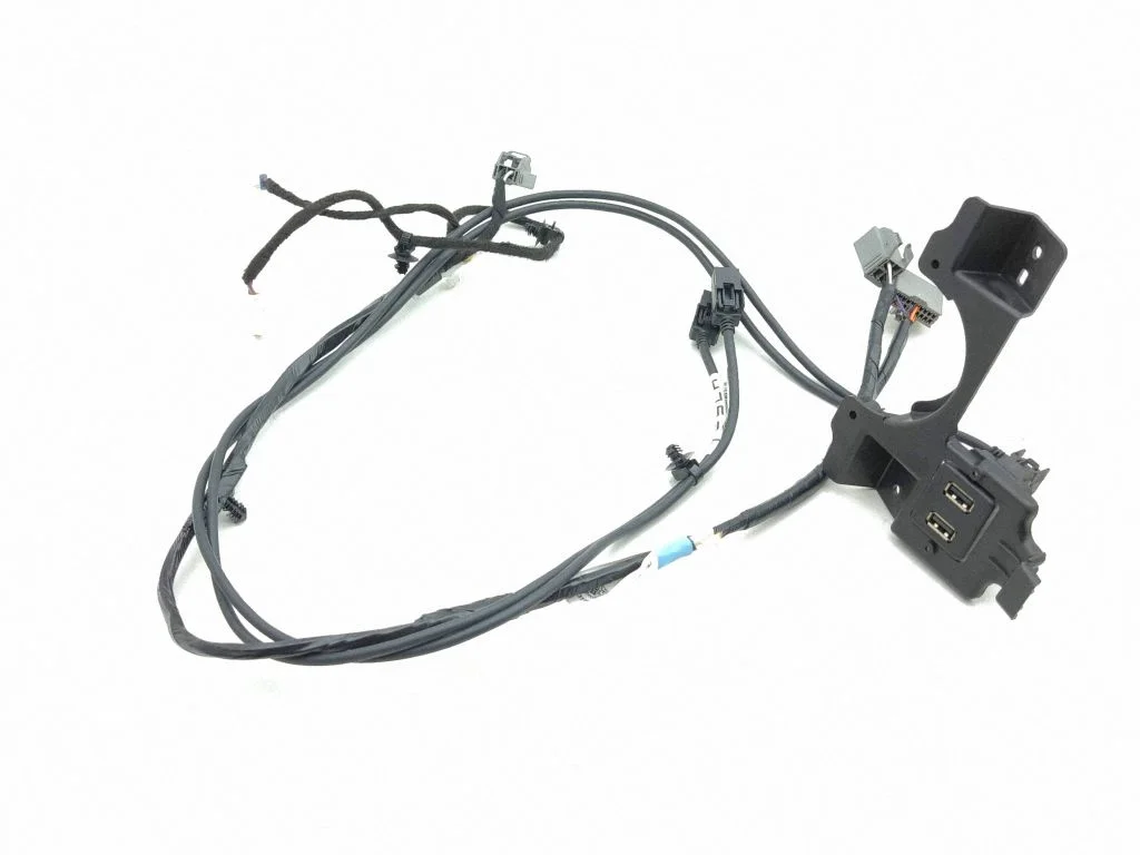 USB-pesa – Tesla Model S (2012-)