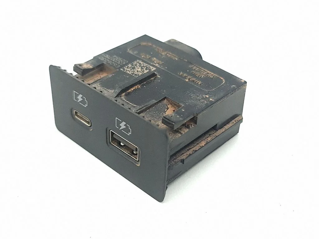 USB ligzda 253316UA0
