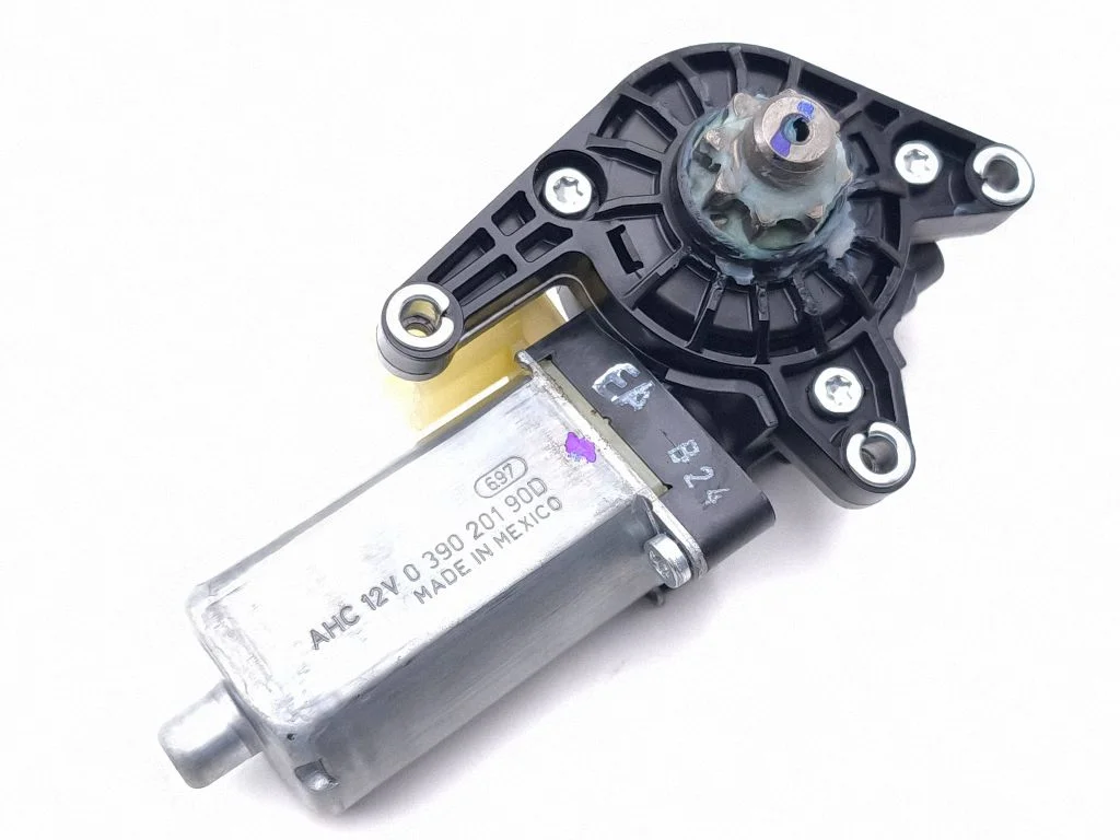 Sēdekļa regulēšanas motoriņš 039020190D