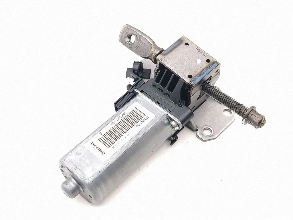 Seat adjustment motor D359300