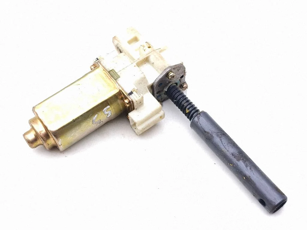 Seat adjustment motor 3909411
