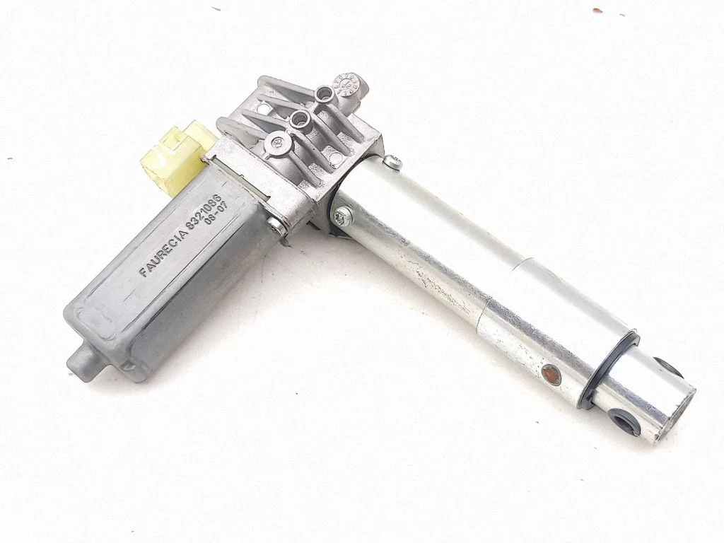 Seat adjustment motor 8321086