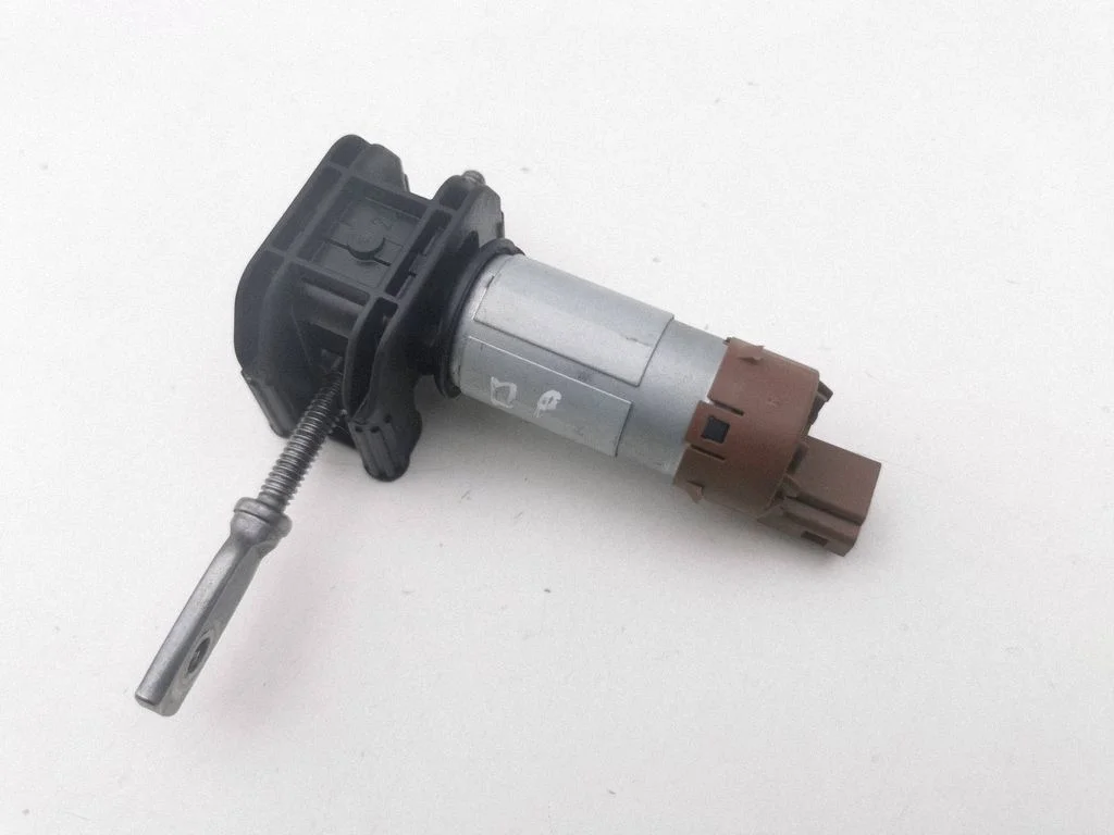 Seat adjustment motor C06710106
