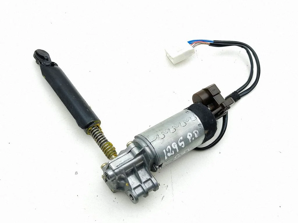 Sēdekļa regulēšanas motoriņš 82031016