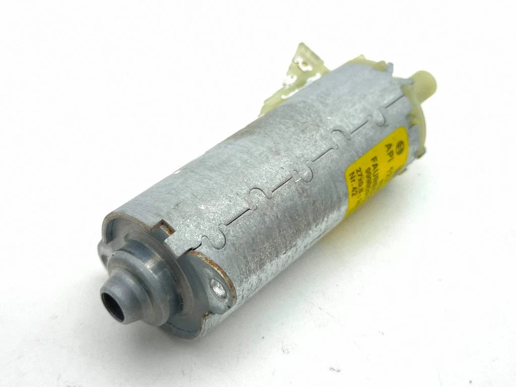 Seat adjustment motor 0147B00318
