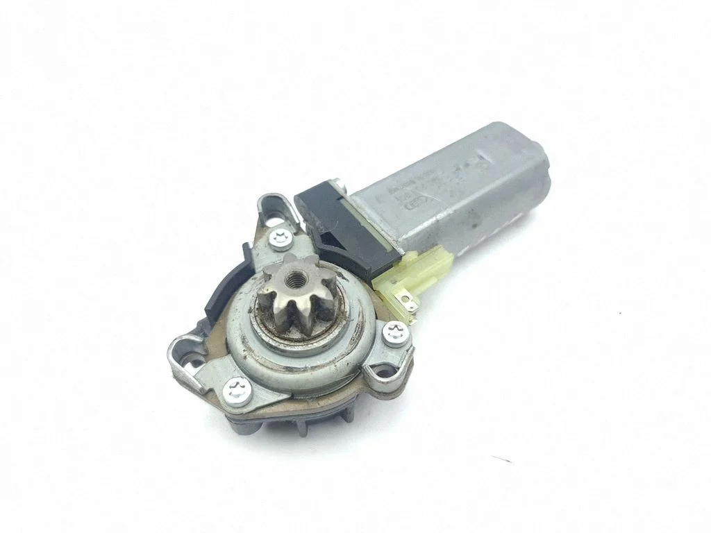 Sēdekļa regulēšanas motoriņš 82028922