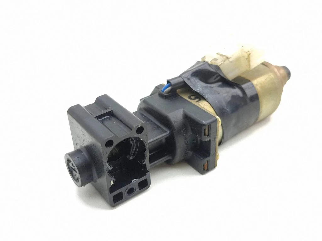 Seat adjustment motor – right
