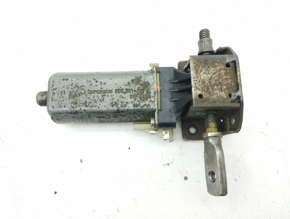 Seat adjustment motor 0390203254