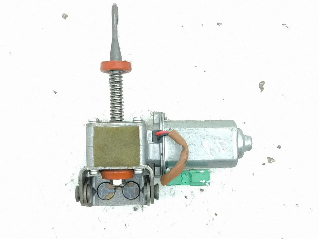 Seat adjustment motor – right