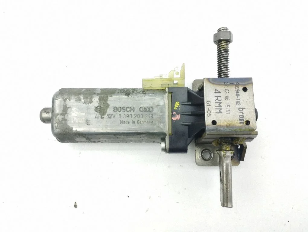 Seat adjustment motor 0390203219