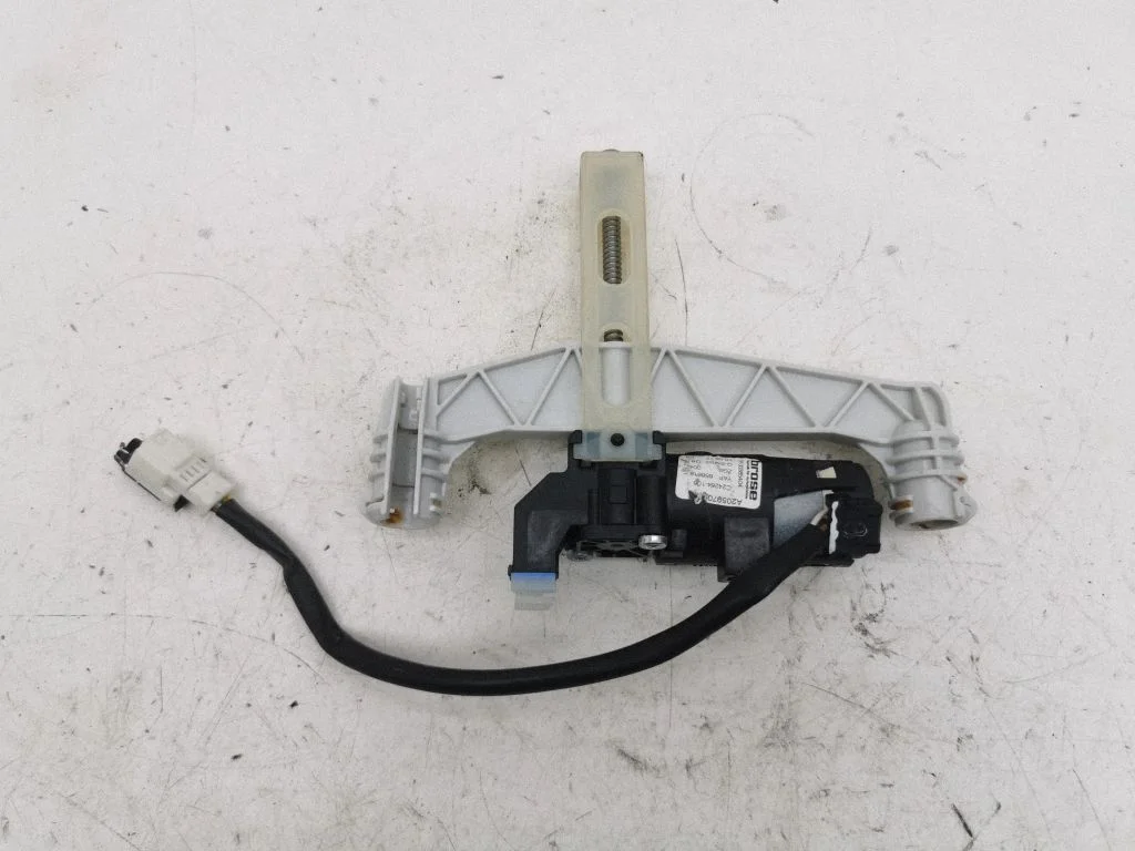 Seat adjustment motor – right