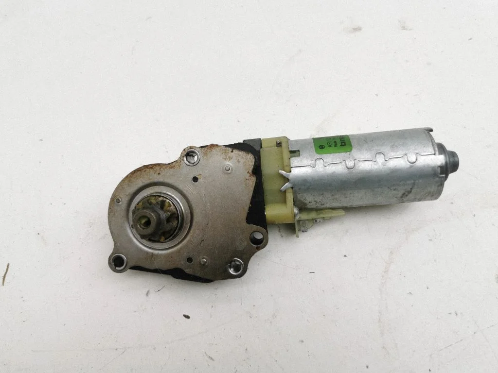 Seat adjustment motor 0130002528