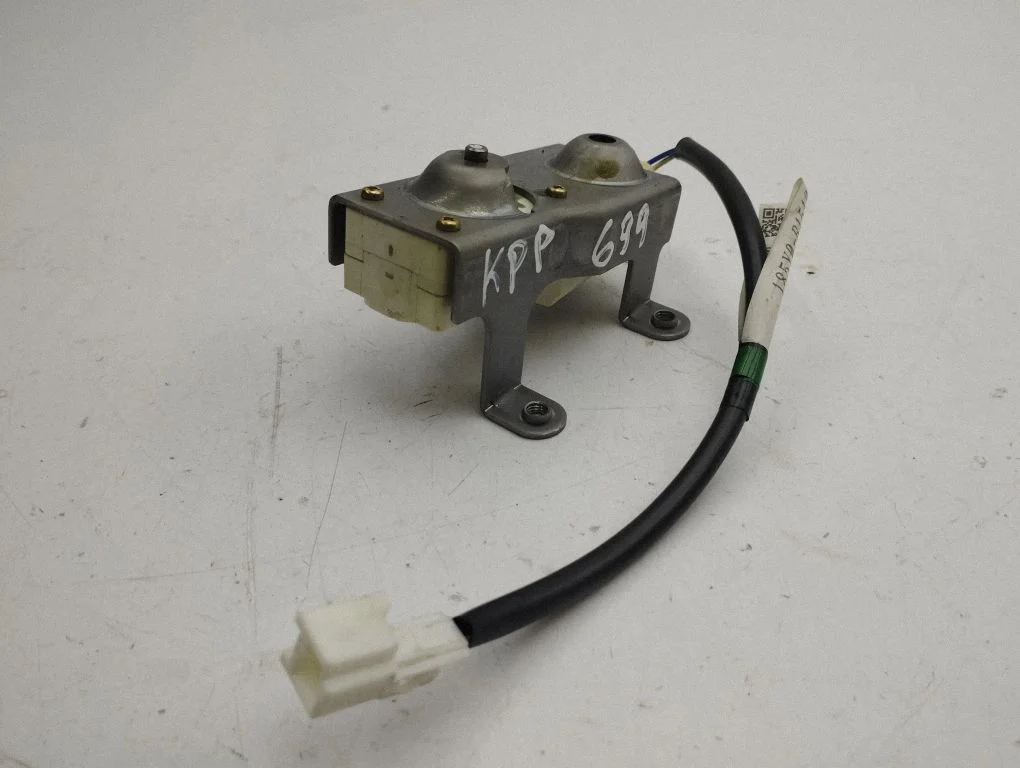 Seat adjustment motor 185Y0B1510