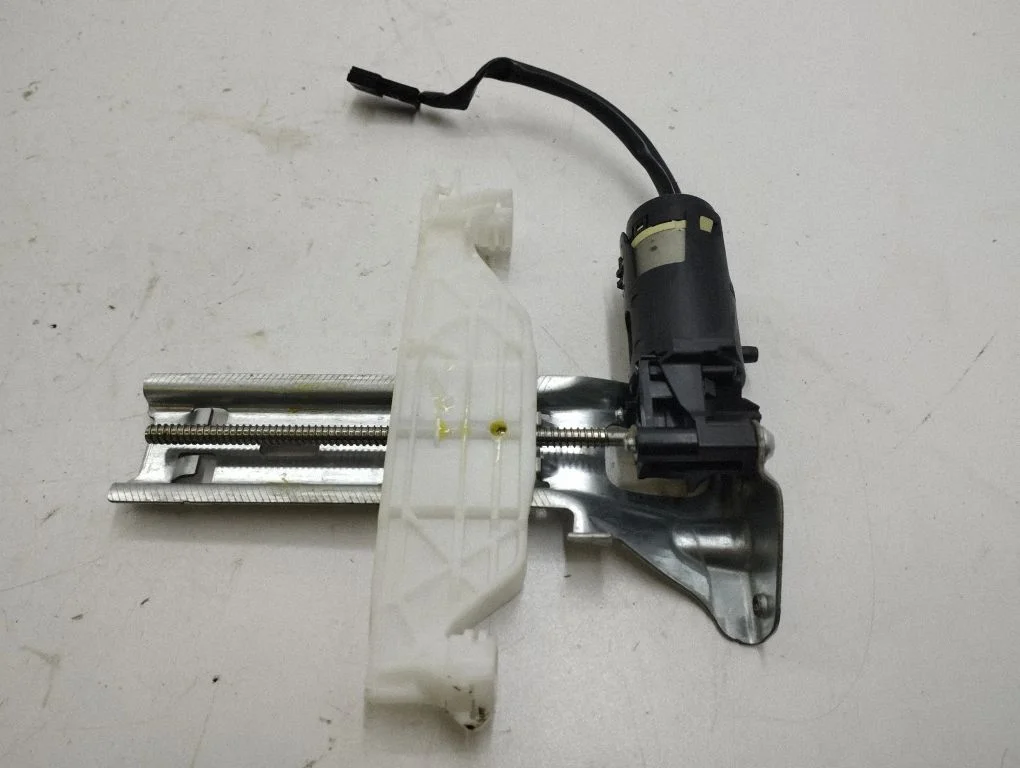Seat adjustment motor – front left