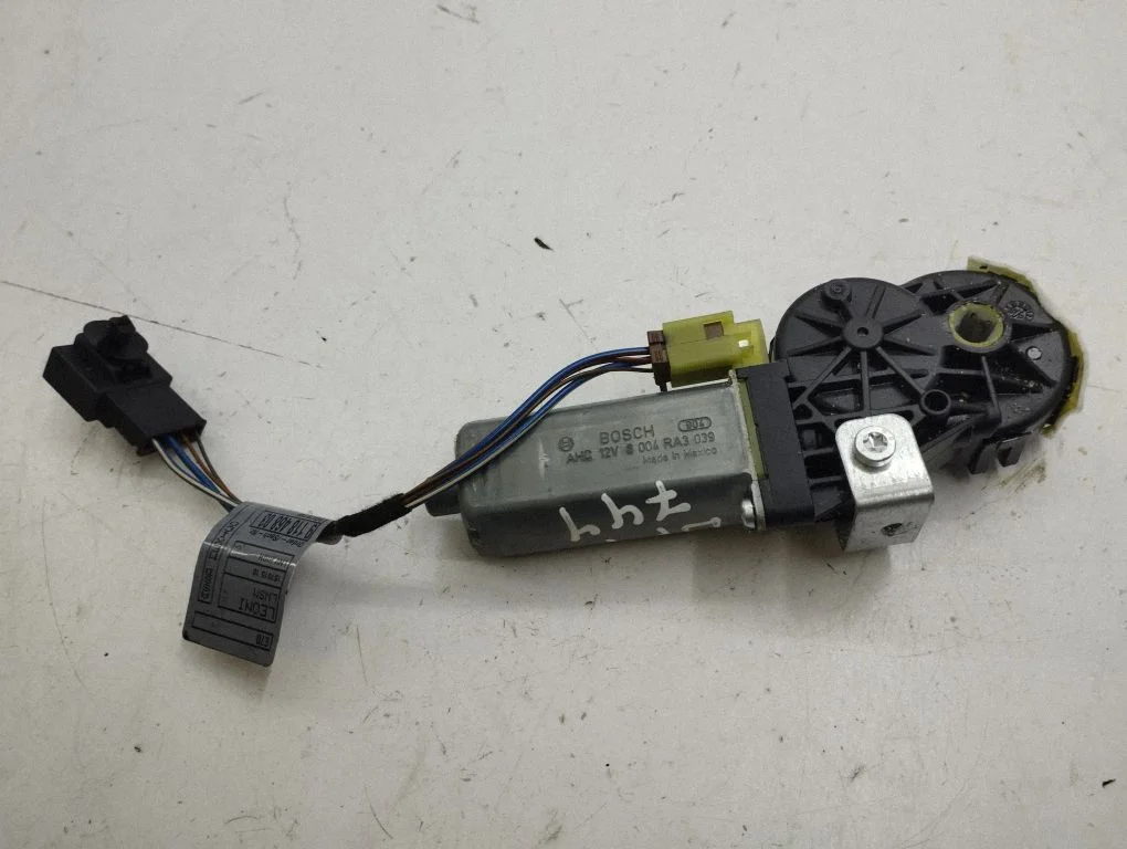 Seat adjustment motor 6004RA3039