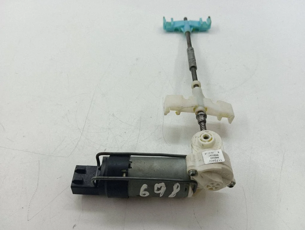 Seat adjustment motor 982679102