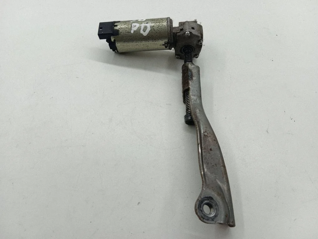 Sēdekļa regulēšanas motoriņš 8357025