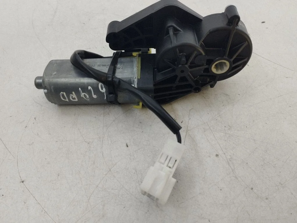 Seat adjustment motor – Mercedes-Benz C-Class AMG W204 (2007-2014)