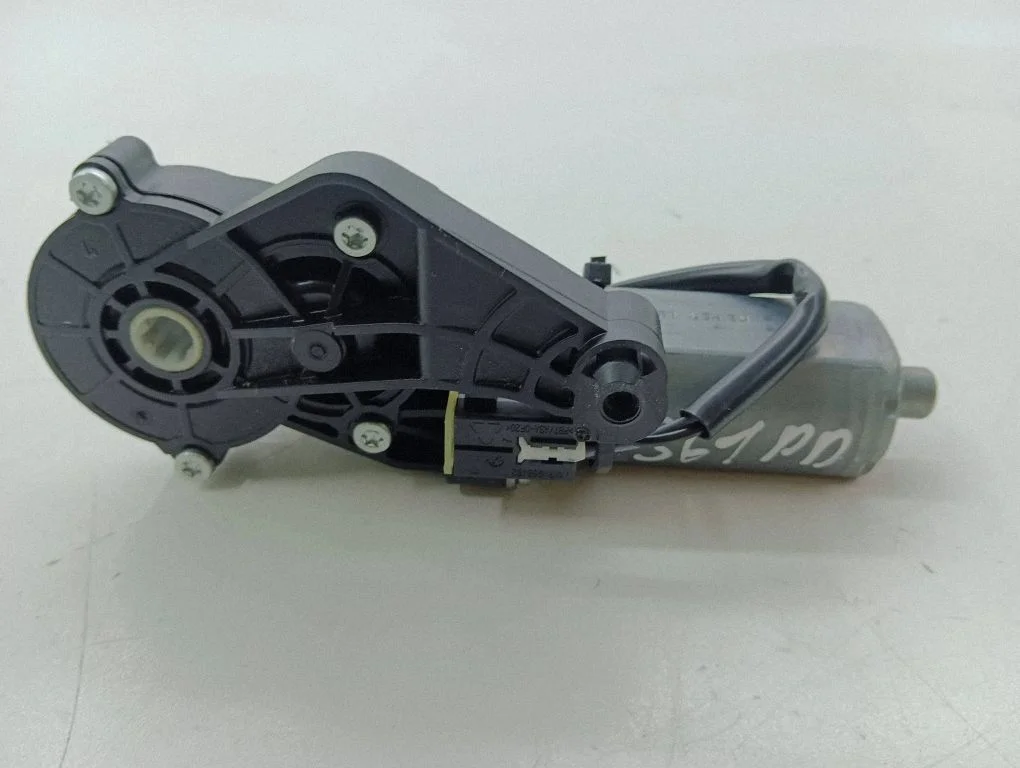 Seat adjustment motor 039203207