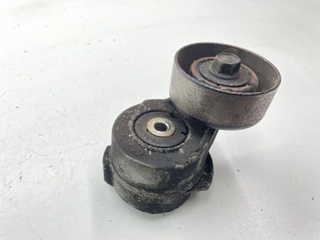 Alternator belt tensioner – KIA Sorento (2002-2009)