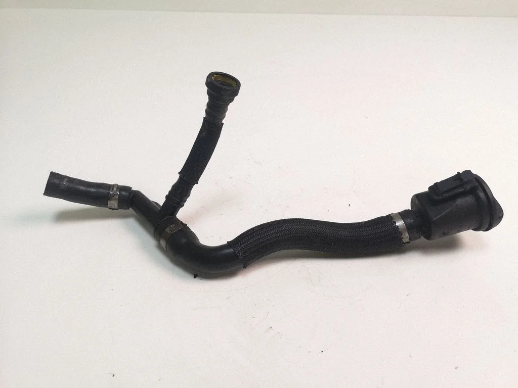 Oil fill pipe 9684359980