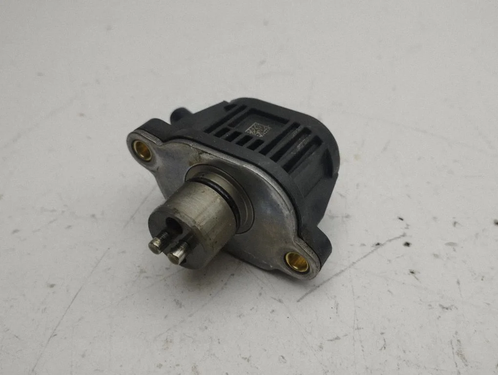 Camshaft vanos timing valve 04E906048A