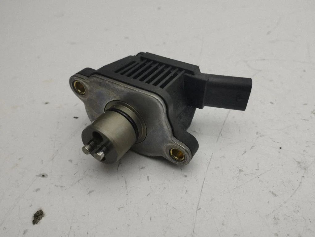 Camshaft vanos timing valve 04E906048A