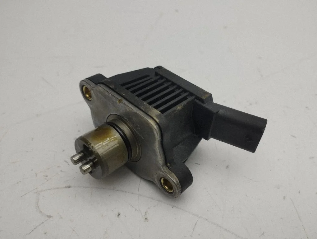 Camshaft vanos timing valve 04E906048A