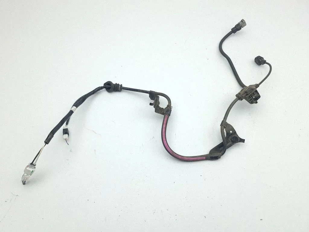 Aizmugurējā ABS sensora vads (instalācija) – Toyota Corolla E210 E21 (2018-)