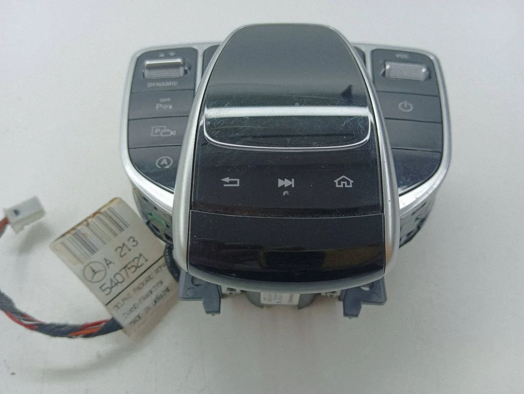Head unit multimedia control A2139056603