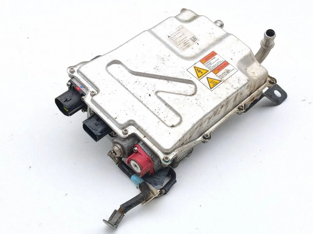 Przetwornica napięcia (inwerter) – Tesla Model S (2012-)