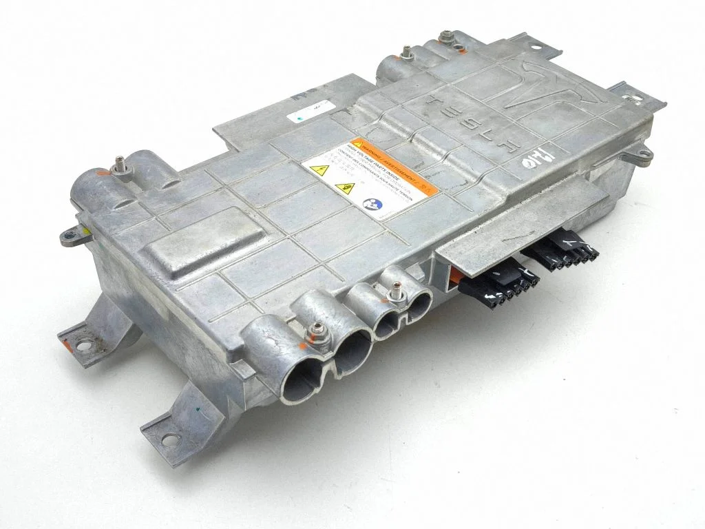 Voltage converter inverter 102115400J