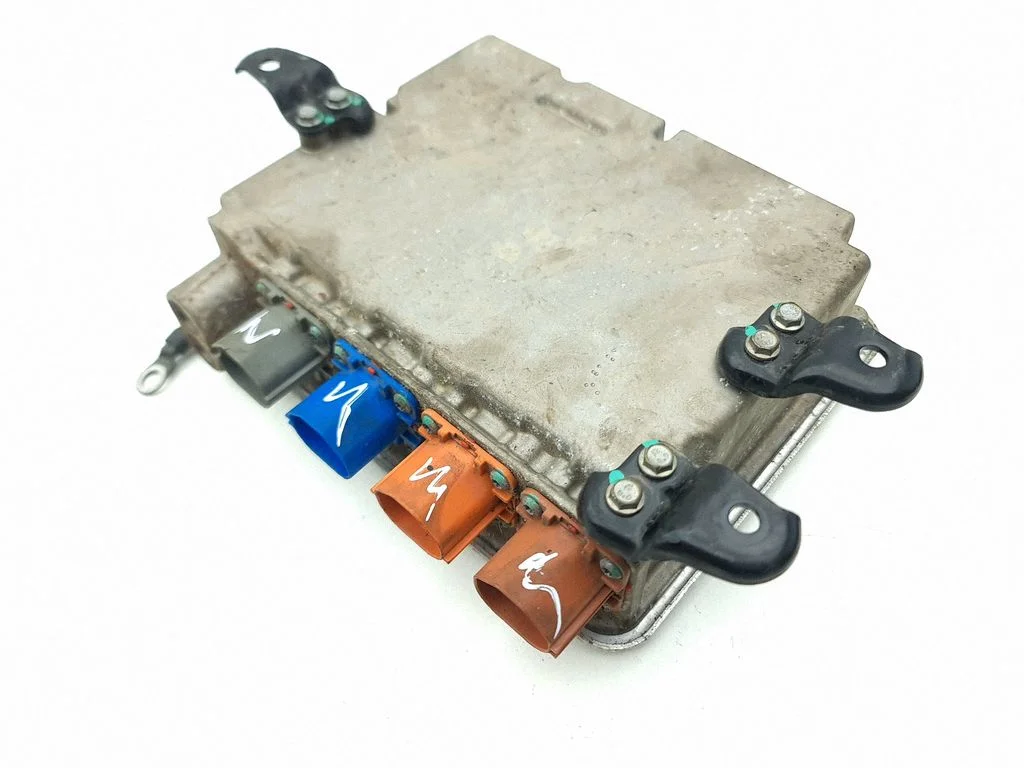 Voltage converter inverter 102884301A