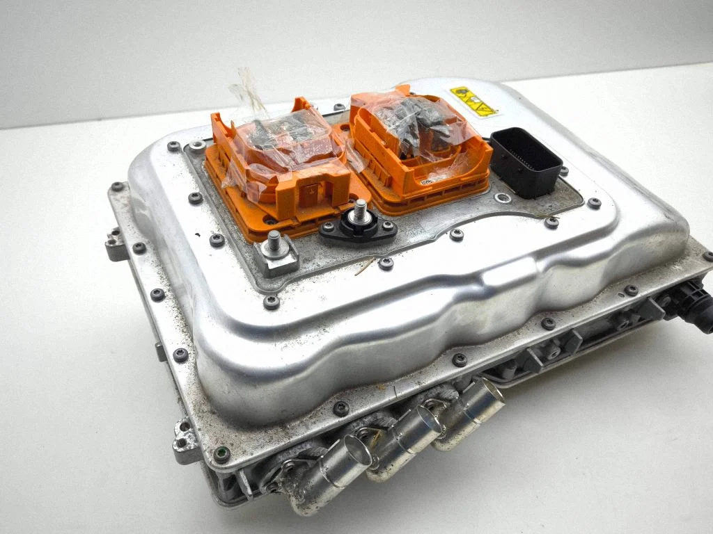 Voltage converter inverter 2004300